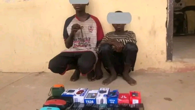 Yan Sandan Jihar Sun Cafke Wasu Daliban JSS 3 Guda Biyu Da Zargin Satar Wayoyi 100 A Bauchi