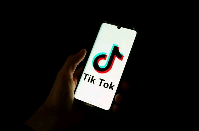1738251856418