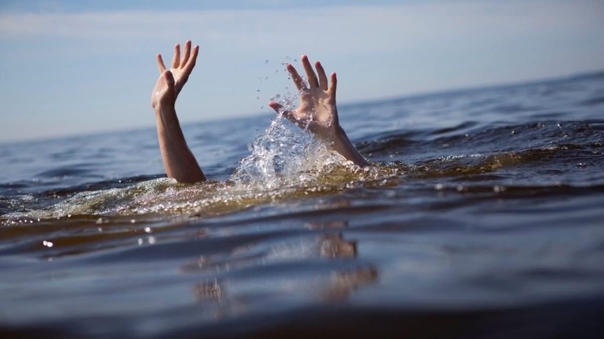 drownning drown man drowns in hotel pool